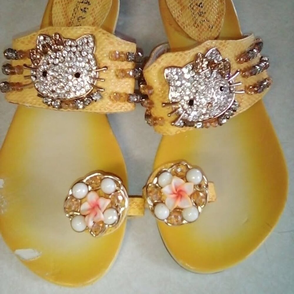Hello Kitty Women's Yellow Bejeweled Sandals Thong Flip Flop Size 8